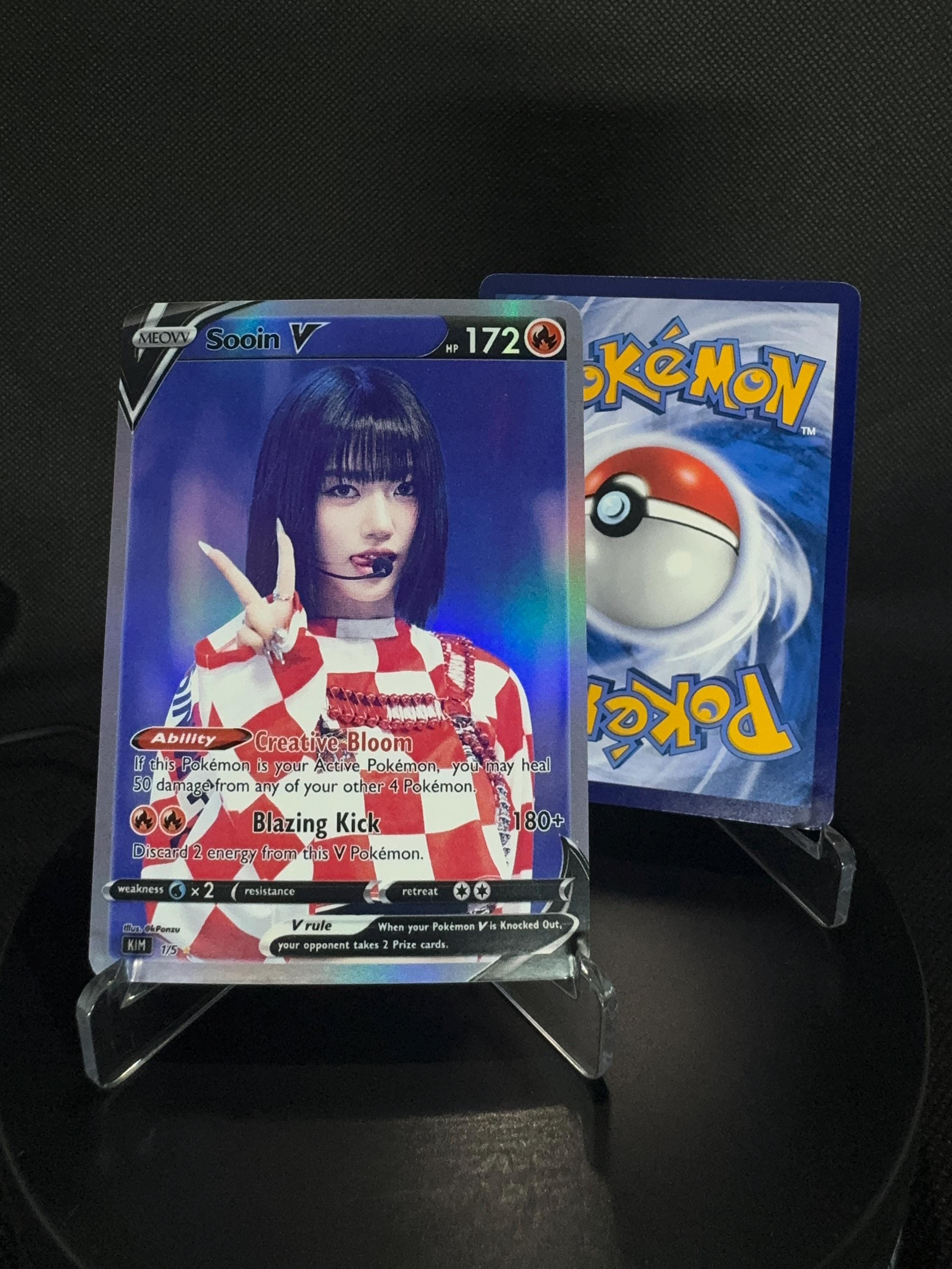 MEOVV Hands Up Era Holographic GX KPOP Photocards | 5 CARDS – KPONZU